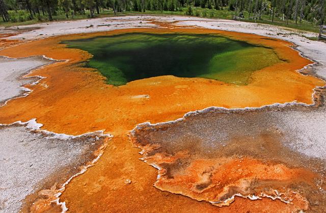 080 yellowstone, upper geyser black sand basin, emerald pool.jpg